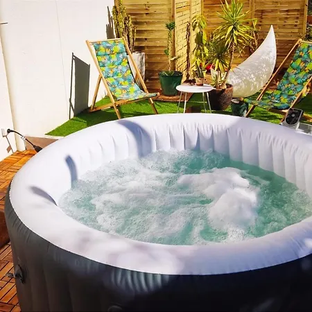 Holiday home Superbe Avec Jacuzzi Avec Jardin Prive